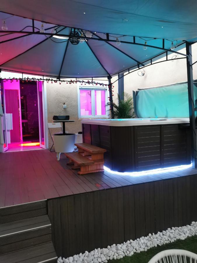 ビユールバンヌLyon Superbe Jacuzzi Vue Sur Jardinアパートメント エクステリア 写真