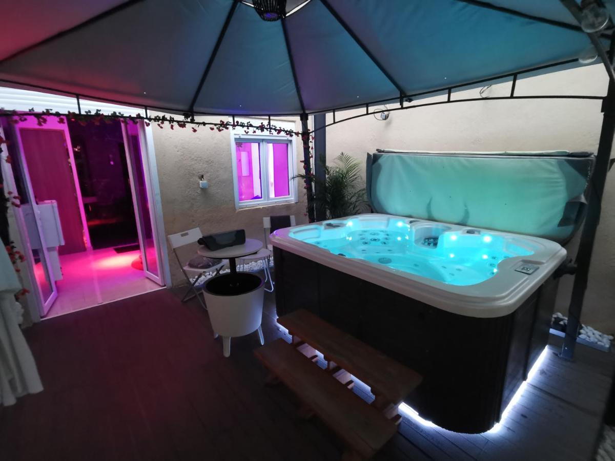 ビユールバンヌLyon Superbe Jacuzzi Vue Sur Jardinアパートメント エクステリア 写真
